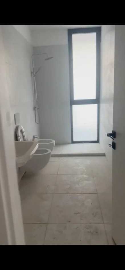 Tirane, appartamento in vendita 2+1+Balcone Piano 5, 106 m² 196.500 € (PORCELAN)