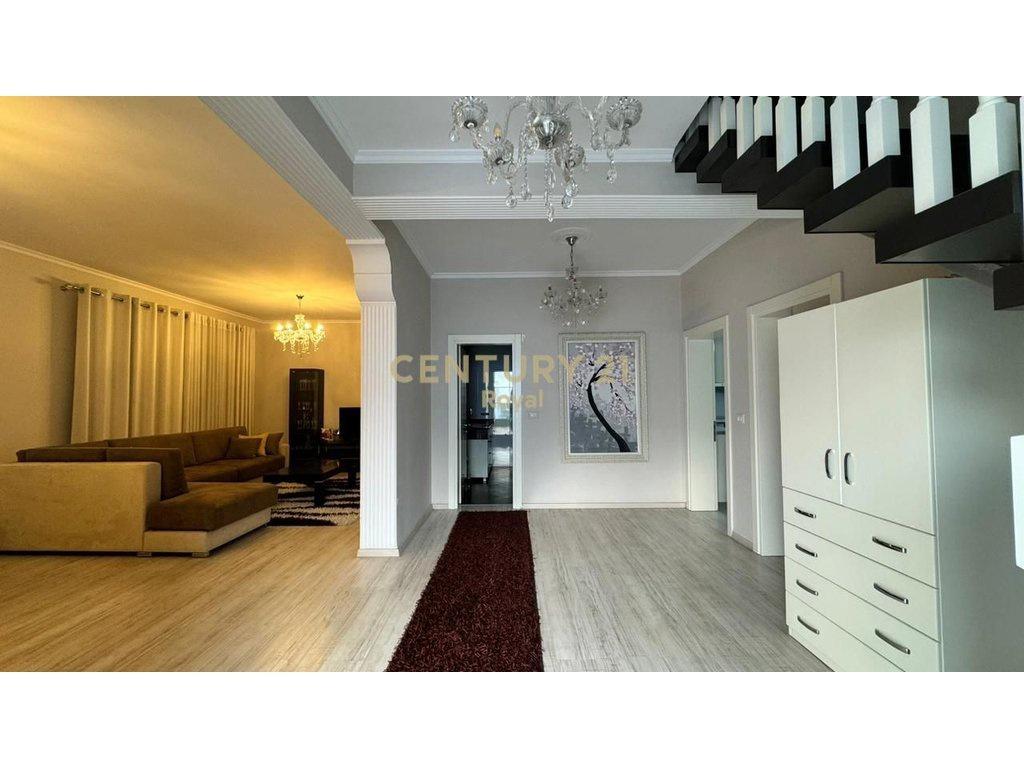 Villa in vendita in zona Shkozes, vicino a Unaza e Madhe