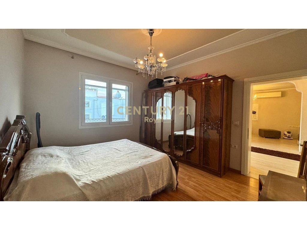 Villa in vendita in zona Shkozes, vicino a Unaza e Madhe