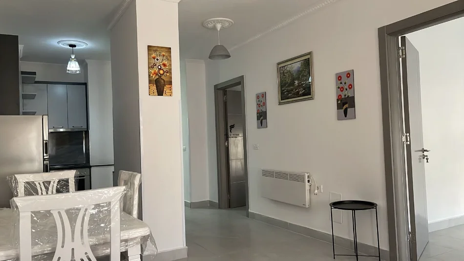 Tirane, affitto appartamento 2+1 Piano 1, 100 m² 600 € (5 MESI)