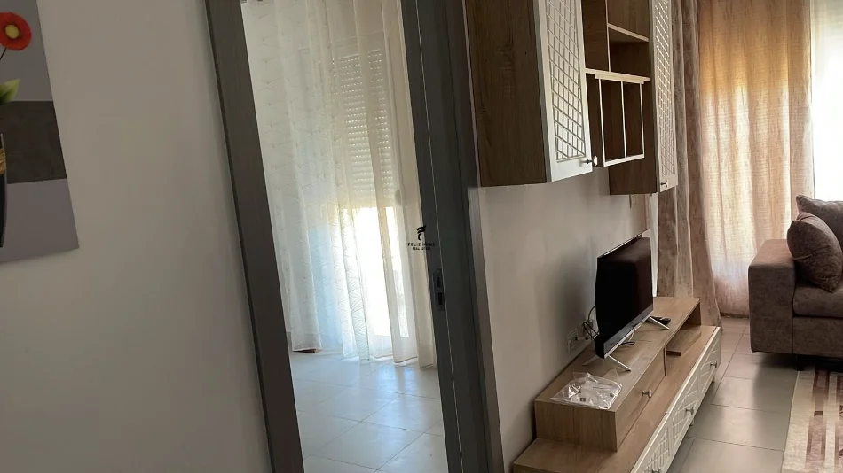 Tirane, affitto appartamento 2+1 Piano 1, 100 m² 600 € (5 MESI)