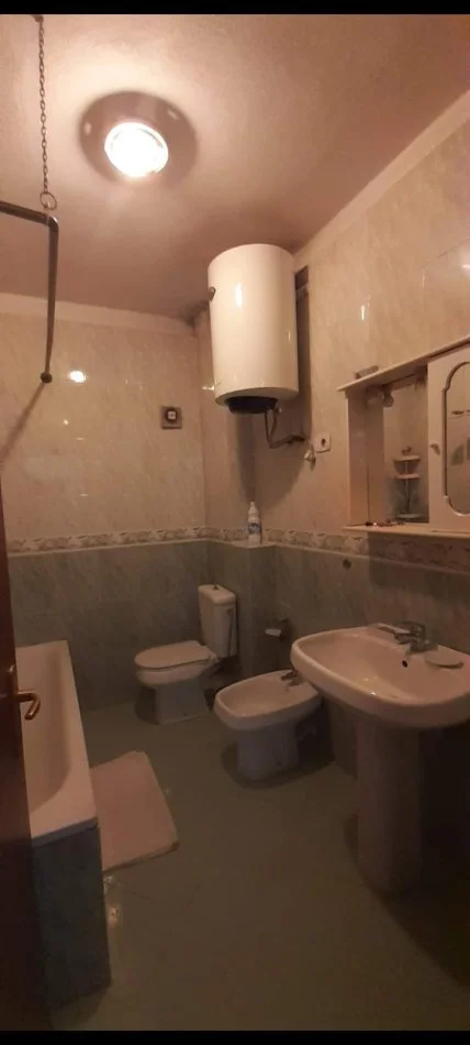 Tirana, Apartment for Rent 2+1+Balcony, 8th Floor, 76 m², €600 (Exposed View)