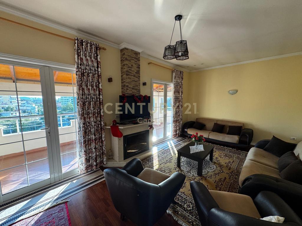 Vilë Esclusiva in Vendita a Porcelan – Vista Panoramica