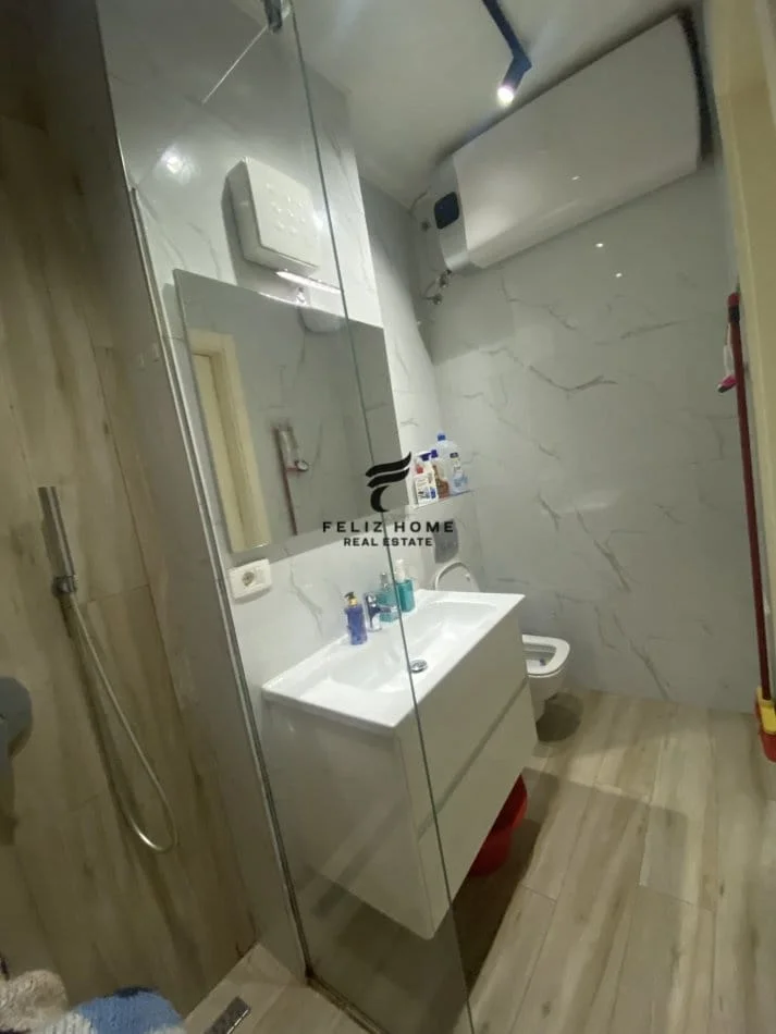 Tirane, affitto appartamento 2+1 Piano 3, 180 m² 750 € (NUOVA COSTRUZIONE)