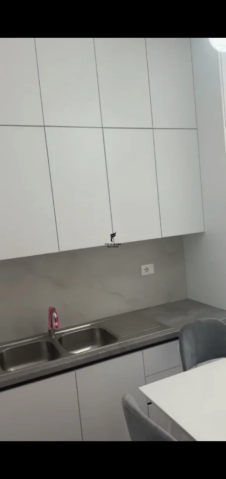 Tirane, affitto mensile appartamento 1+1 Piano 8, 65 m² 450 € (ALI DEMI)