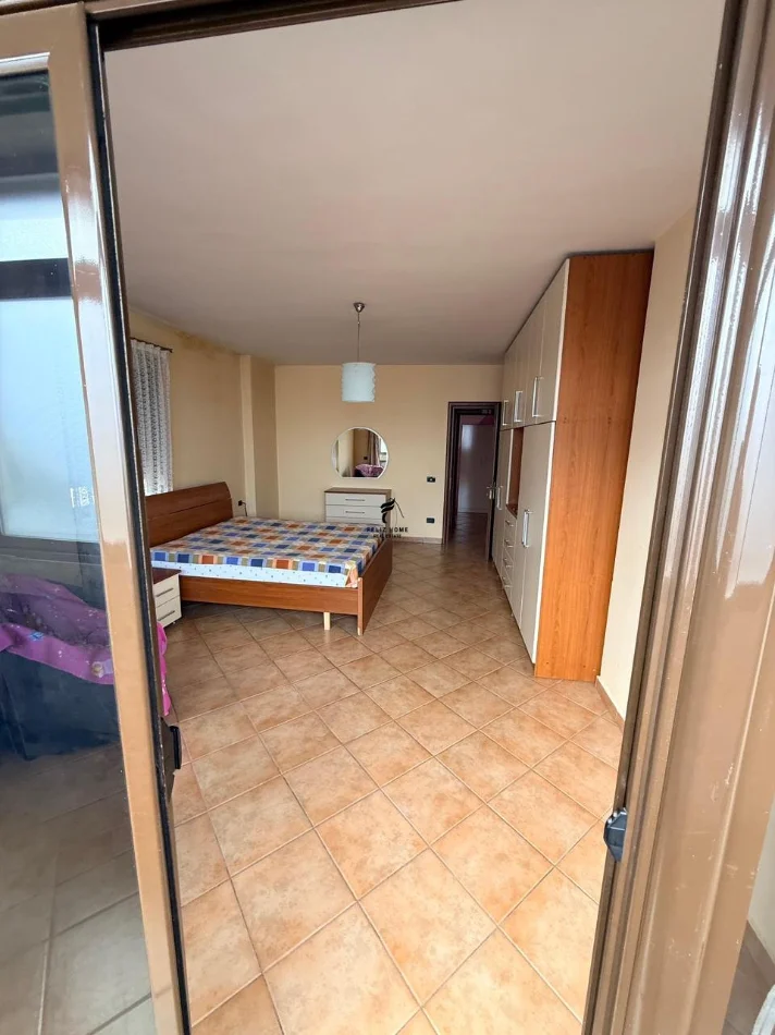 Tirane, affitto appartamento 2+1 Piano 10, 120 m² 600 € (VIA KAVAJES)