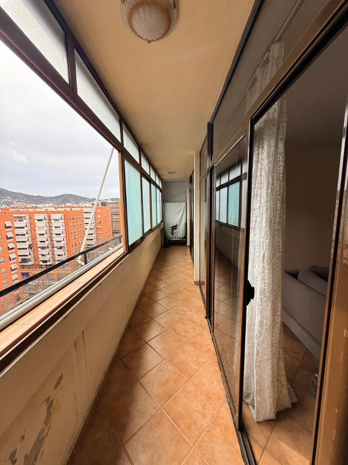 Tirane, affitto appartamento 2+1 Piano 10, 120 m² 600 € (VIA KAVAJES)