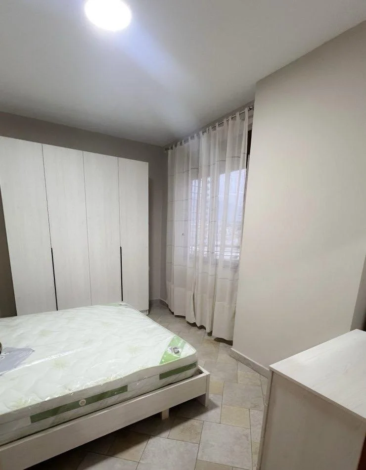 Tirane, affitto appartamento 1+1+Balcone al 15° piano, 50 m², 650 € (NUOVO)