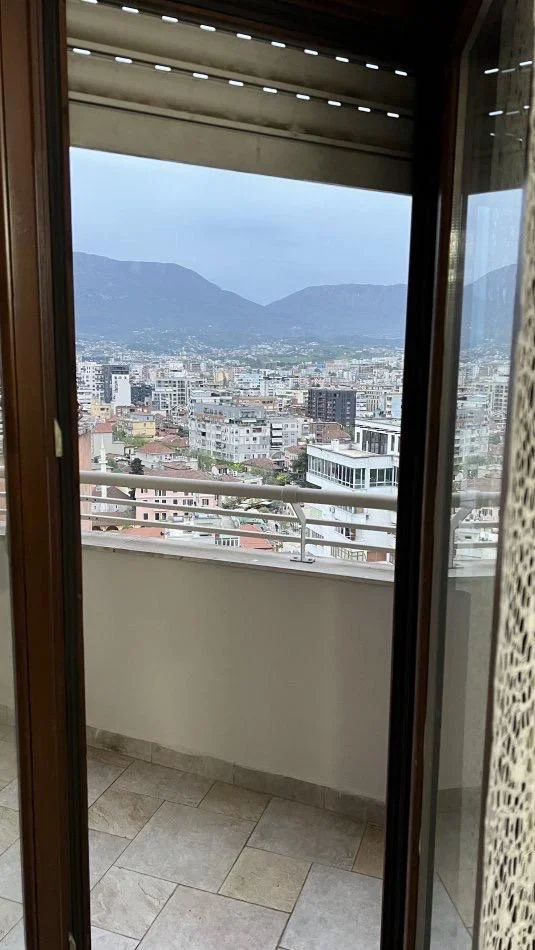 Tirane, affitto appartamento 1+1+Balcone al 15° piano, 50 m², 650 € (NUOVO)