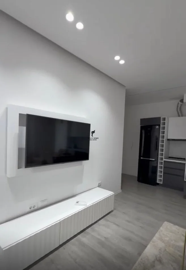 Tirane, affitto appartamento 1+1 al terzo piano, 70 m², 650 € (SIRI KODRA)