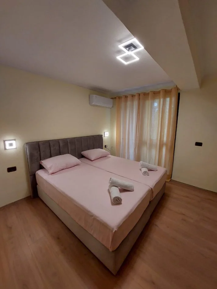 Tirane, affitto appartamento 2+1+Balcone Piano 5, 100 m² 900 € (MYSLYM SHYRI)