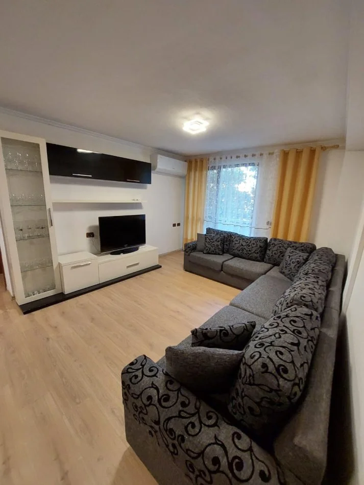 Tirane, jepet me qera apartament 2+1+Ballkon Kati 5, 100 m² 900 € (MYSLYM SHYRI)