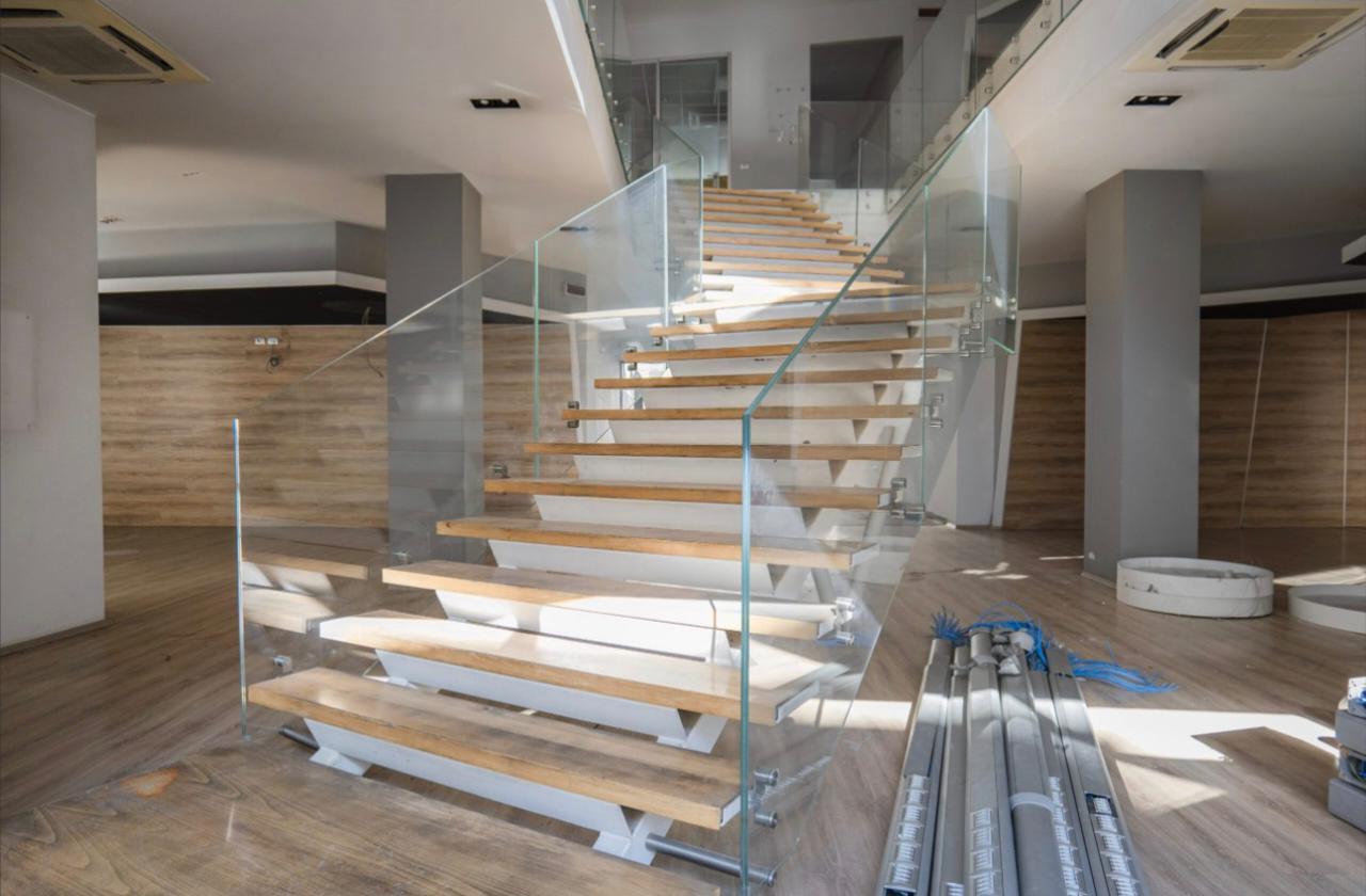 Zyra con Quota di Affitto di 2470 m² - Ali Demi, Prezzo 24.500 euro