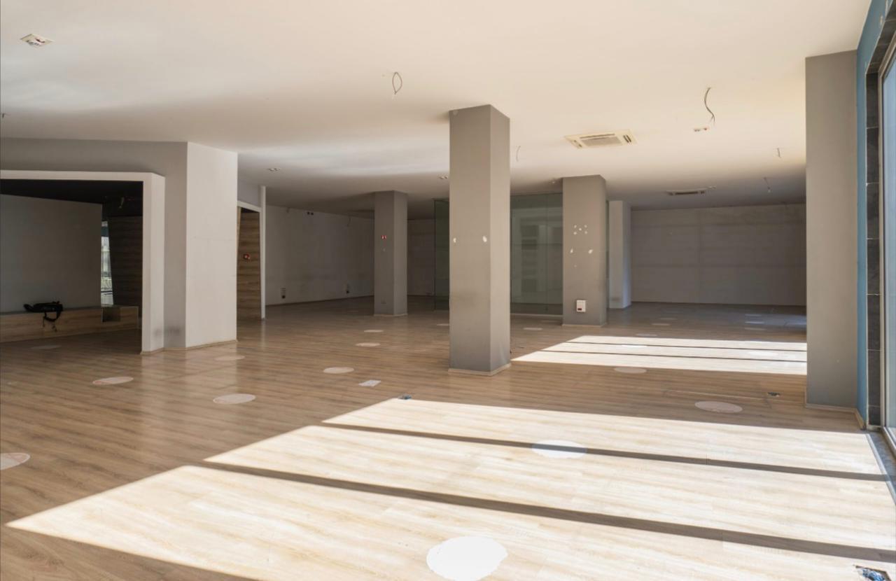 Zyra con Quota di Affitto di 2470 m² - Ali Demi, Prezzo 24.500 euro