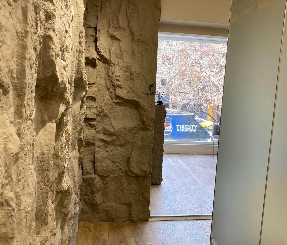 Doppio piano con soffitto alto 85 m², zona centrale, 1.500 euro