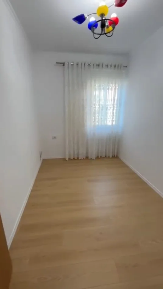 Tirane, vendesi appartamento 2+1 Piano 2, 89 m² 135.000 € (Fresku)