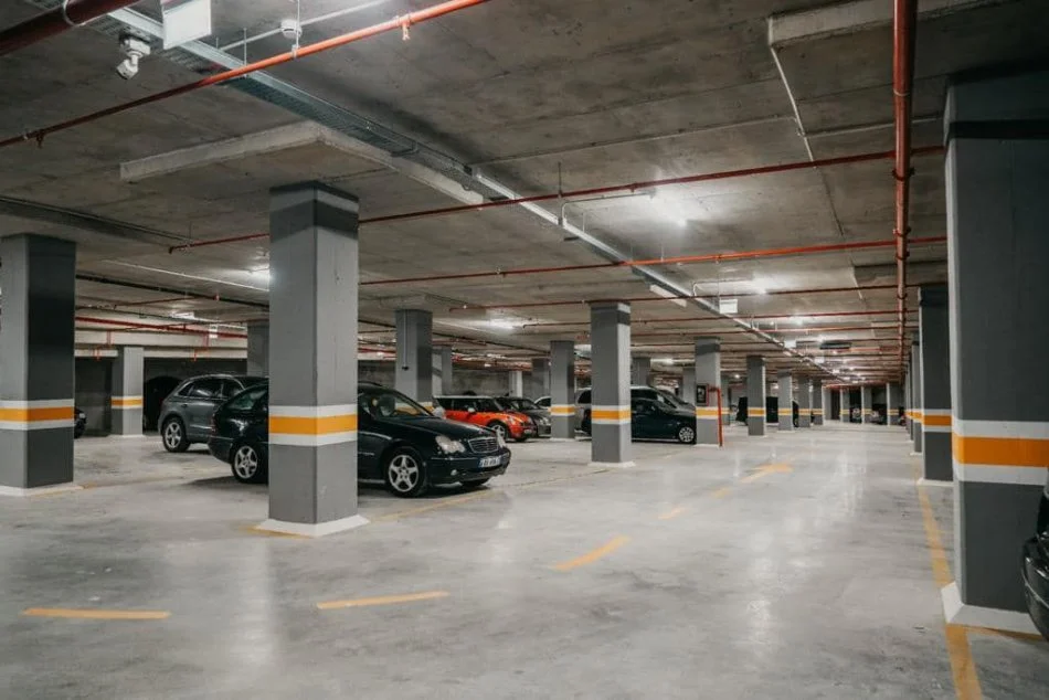 Tirane, shitet garazh | post parkimi Kati -1, 840 m² 1.200.000 € (KOMUNA E PARISIT)