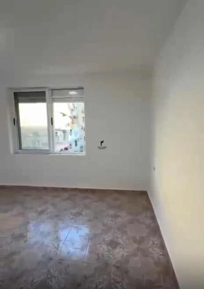 Tirane, ufficio in vendita Kati 3, 75 m² (STAZIONE DEL TRENO)