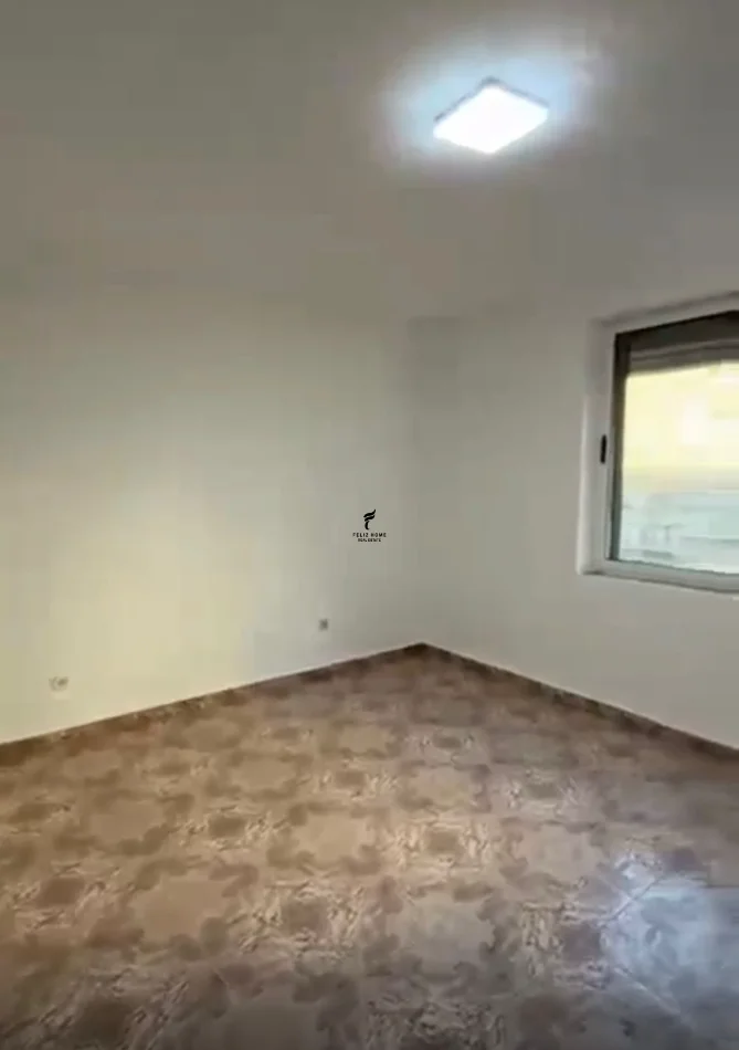 Tirane, shitet zyre Kati 3, 75 m² (STACIONI I TRENIT)