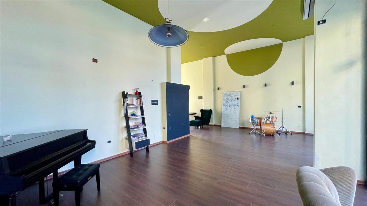 Shop with 75 m2 Floor in Student City 700 Euro