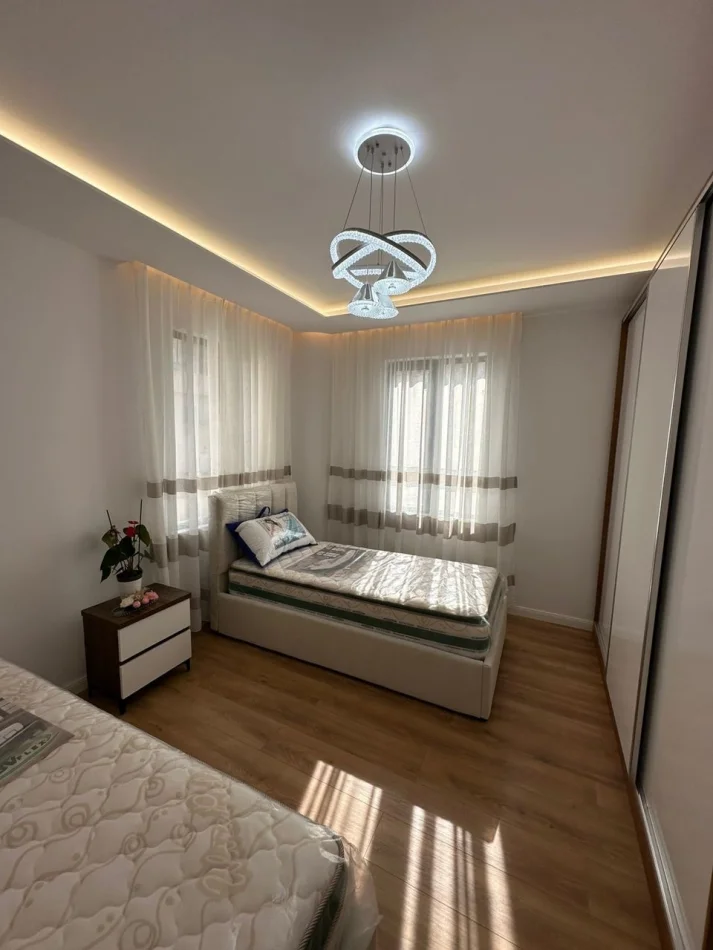 Tirana, appartamento 2+1 al settimo piano, 116 m², 255.000 € (Palazzo con ascensore)