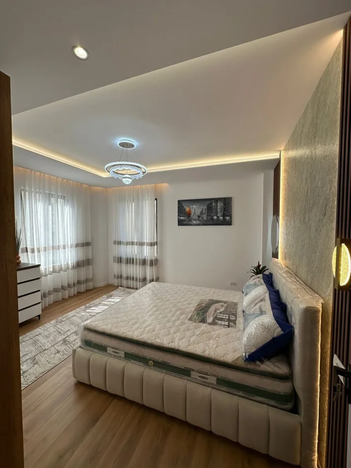 Tirana, appartamento 2+1 al settimo piano, 116 m², 255.000 € (Palazzo con ascensore)