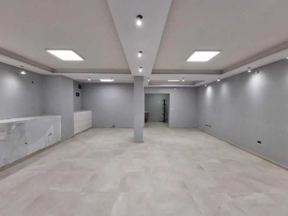 Tirana, negozio in vendita Piano 0, 74 m², 140.000 € (NUVO MERCATO)