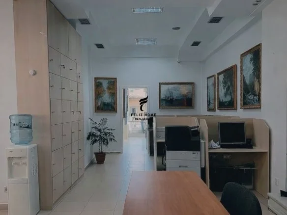 Tirane, ufficio in vendita al primo piano, 216 m², 550.000 € (VIA ELBASAN)