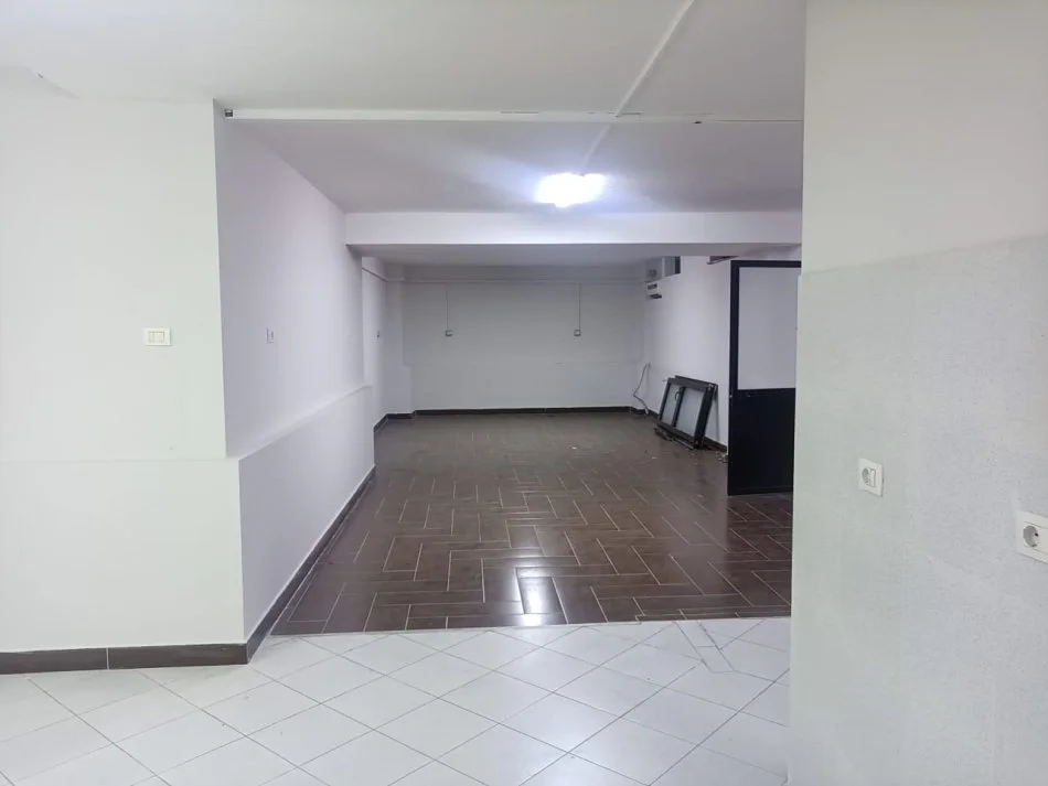 Tirana, Ground Floor Commercial Space for Sale - 109 m² 120,000 € (IRFAN TOMINI)
