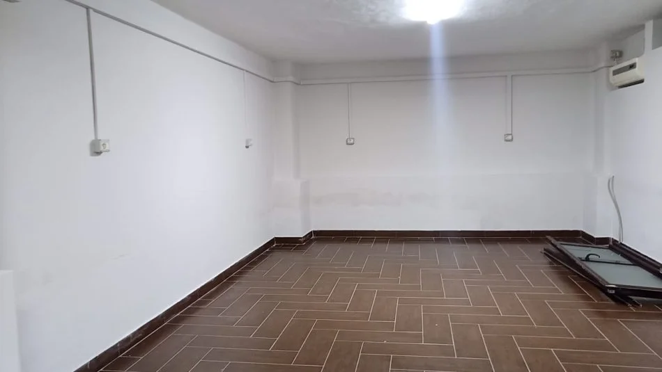 Tirana, Ground Floor Commercial Space for Sale - 109 m² 120,000 € (IRFAN TOMINI)