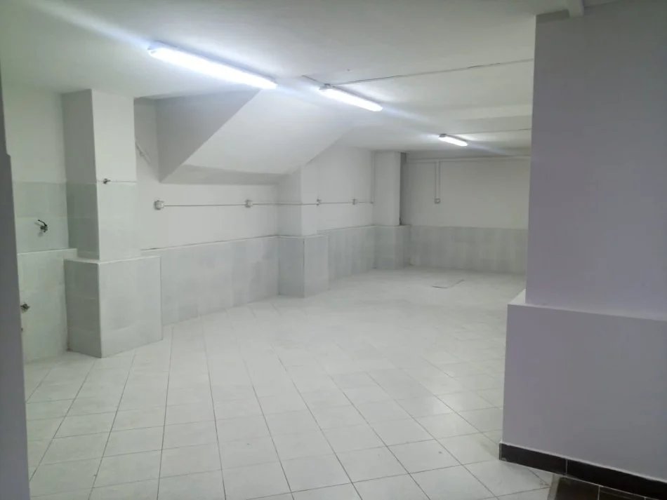 Tirana, Ground Floor Commercial Space for Sale - 109 m² 120,000 € (IRFAN TOMINI)