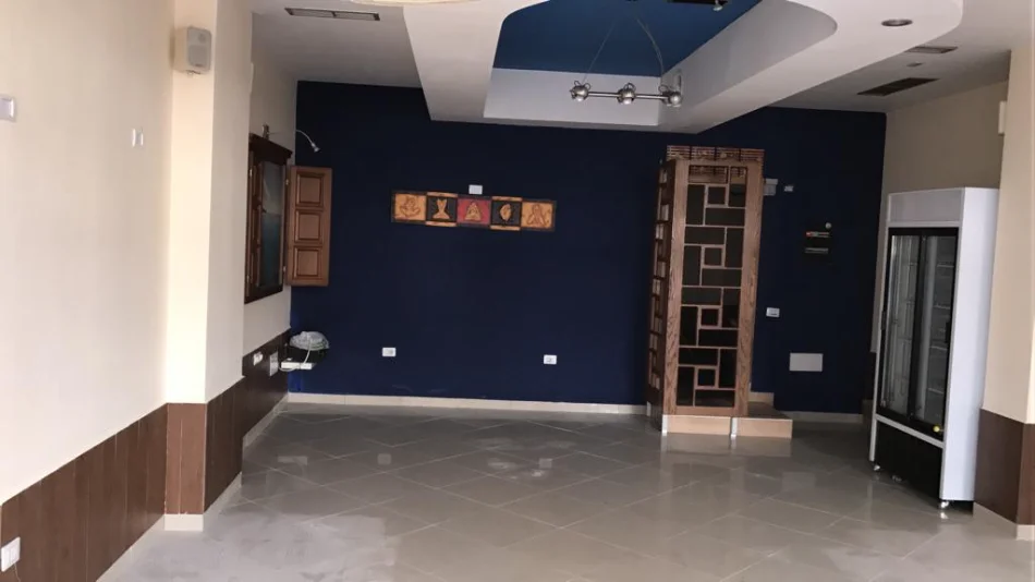 Tirane, shitet dyqan Kati 0, 53 m² 260.000 € (DON BOSKO)