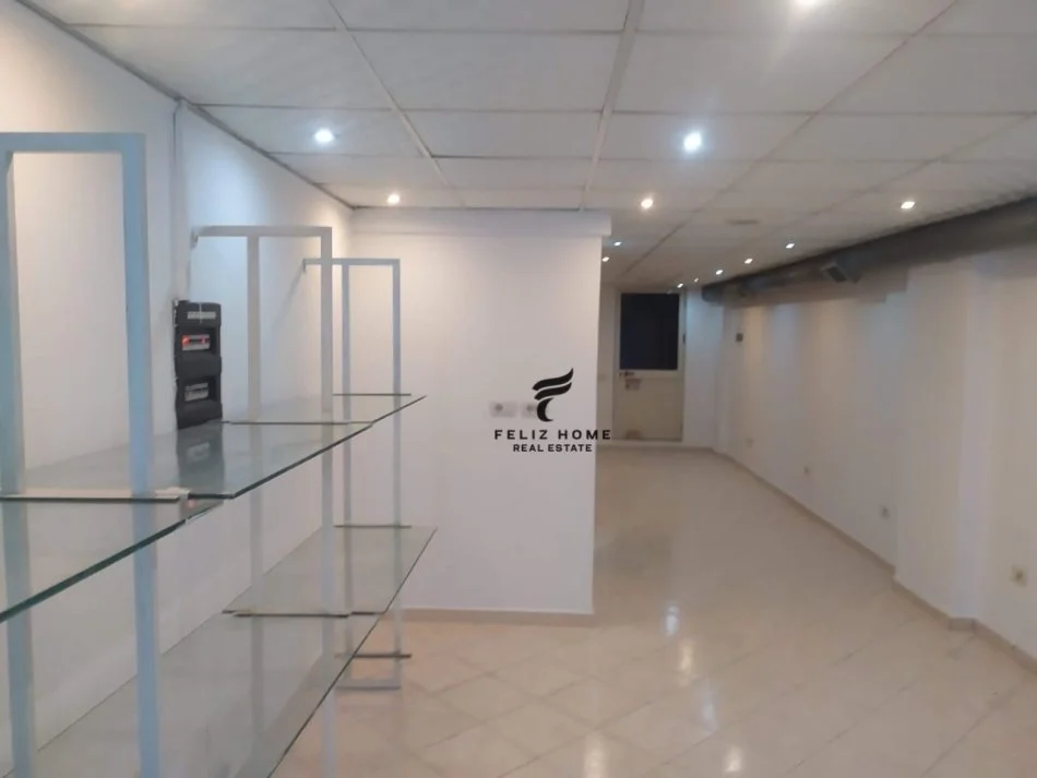 Tirane, vendesi negozio, 100 m², 145.000 € (YZBERISHT)