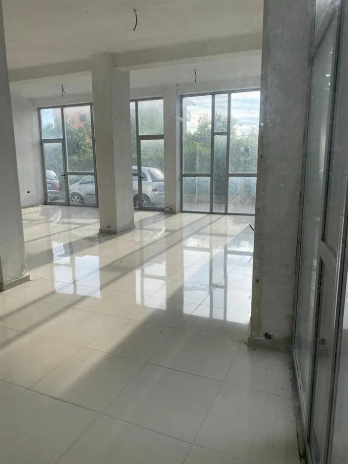 Tirane, Commercial Space for Sale Ground Floor, 92 m² €150,000 (PASKUQAN)