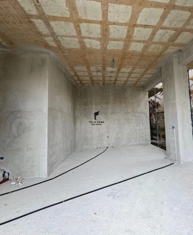 Tirane, negozio in vendita Piano 0, 75 m² 226.000 € (Fronte Aeroporto)