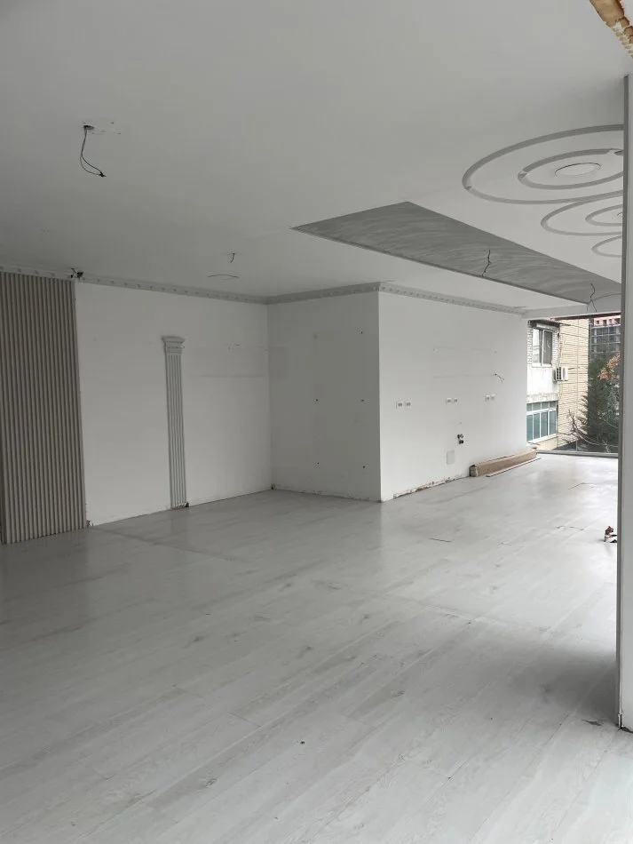 Tirane, shitet ambjent biznesi Kati 1, 72 m² 250.000 € (ZOGU I ZI)
