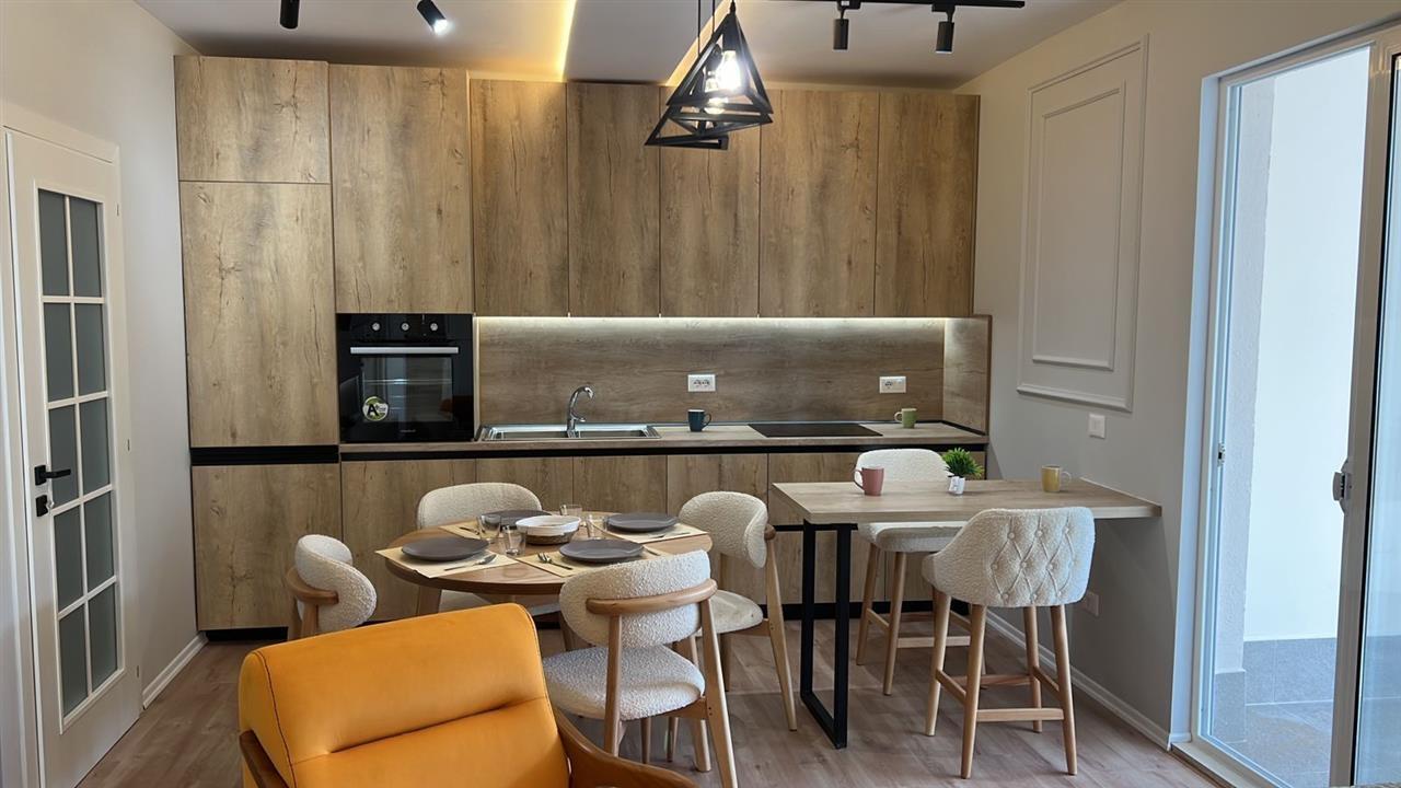 0682064333 SHITET APARTAMENT 3+1 NE PLAZH