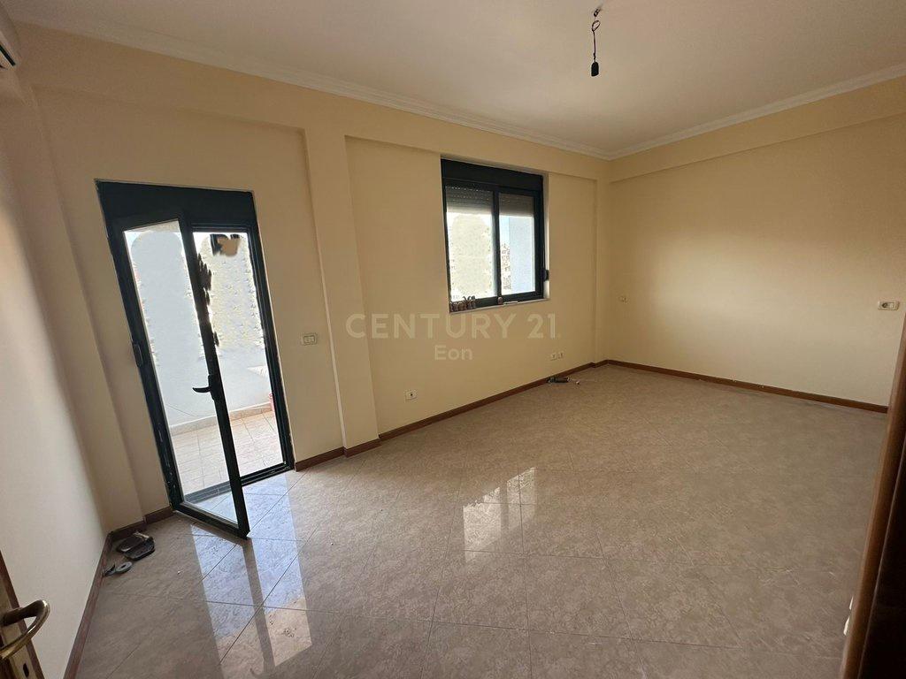 SHESIM 2 APARTAMENTE 2+1 DHE 1+1 DREJTORIA E POLICISE, DURRE
