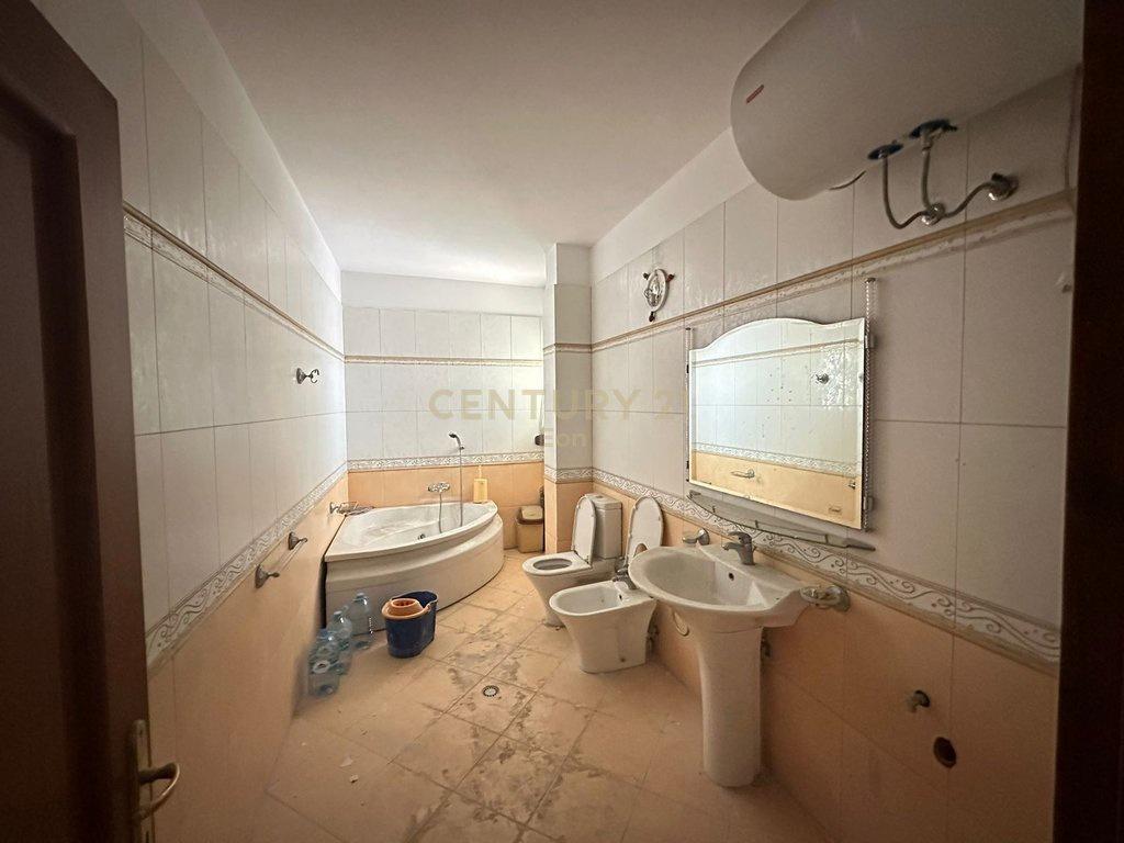 SHESIM 2 APARTAMENTE 2+1 DHE 1+1 DREJTORIA E POLICISE, DURRE
