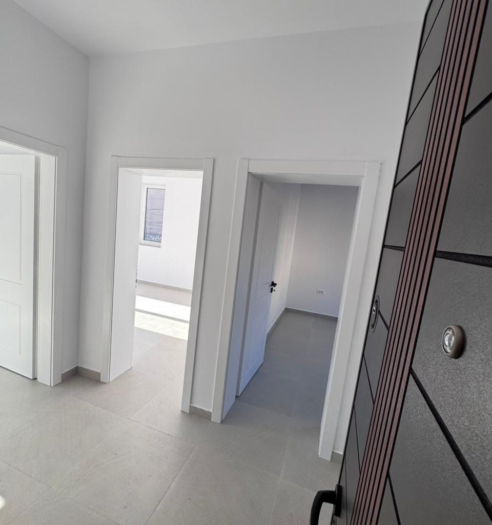 Commercial Space for Rent 72 m² at 100,000 LEKE