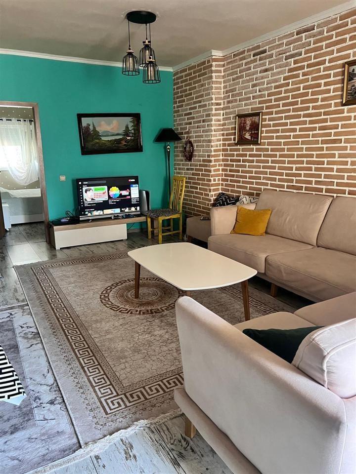 APARTAMENT ME QERA 2+1 KOMUNA PARISIT 650 EURO