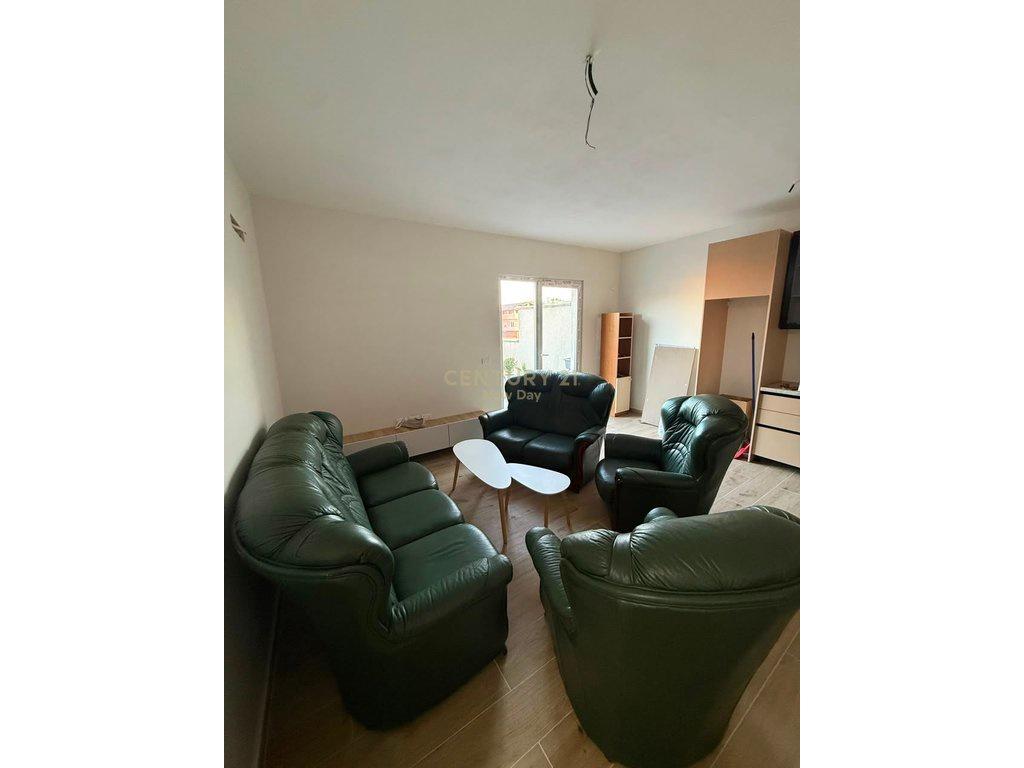 +355693150128. Apartament 2+1 me verande per qira ne Spital