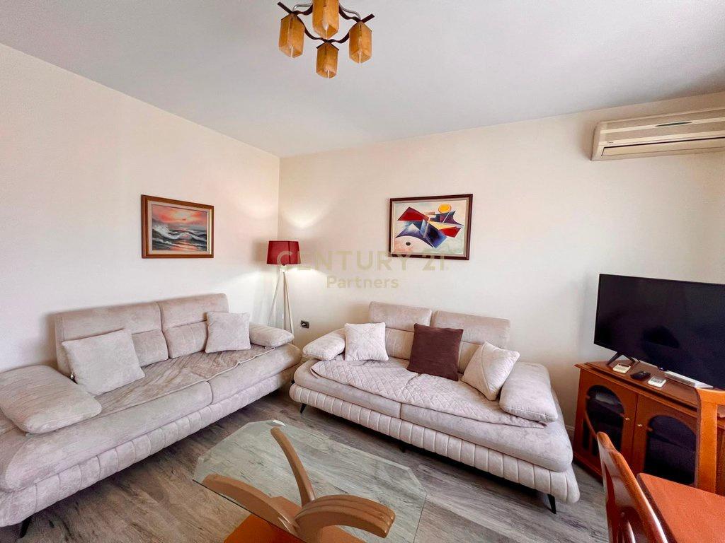APARTAMENT 1+1 NE SHITJE TEK MEDRESEJA