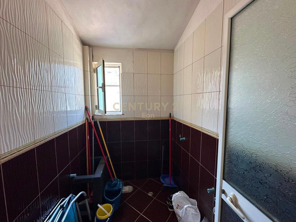 SHITET APPARTAMENTO 1+1 A QERRET A 100 METRI DALL'ACQUA COMPLESSO
