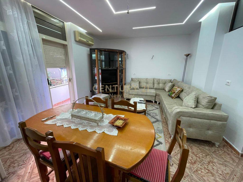 +355684394200 JEPET ME QIRA APARTAMENT 2+1+2 NE QENDER !!
