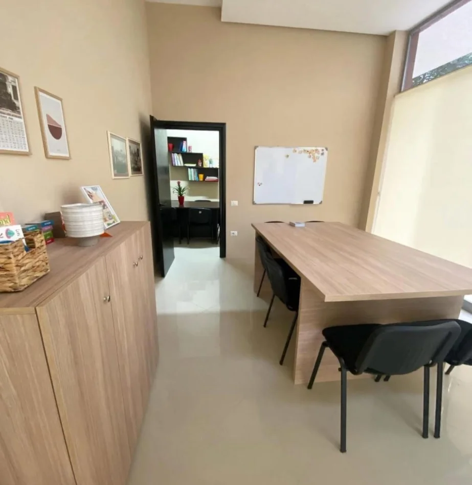 Tirane, vendesi appartamento 3+1 Piano 1, 72 m² 137.500 € (Kinostudio)
