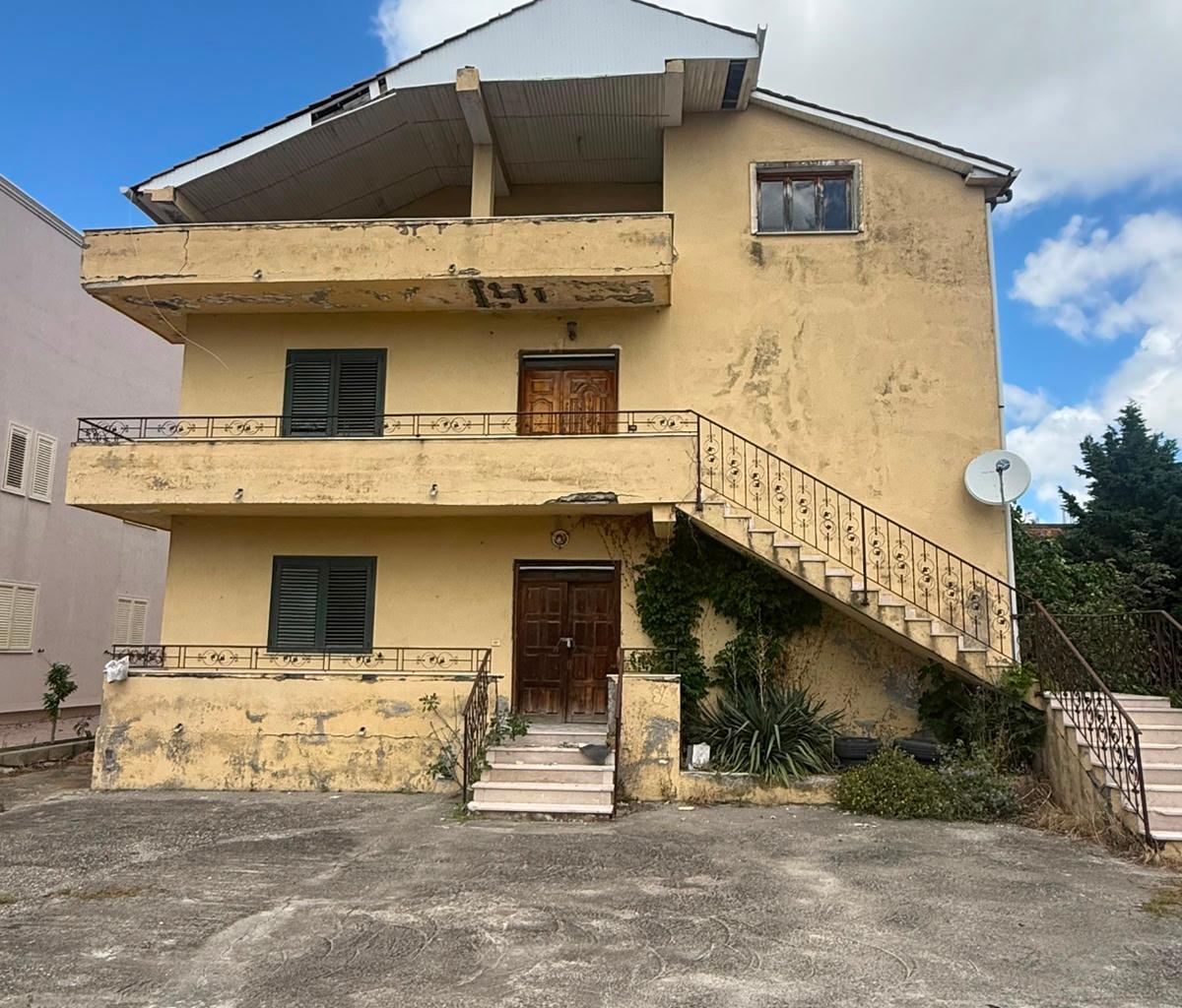 🏡 VENDITA IMMOBILE + TERRENO IN VIA UNAZA 🏡