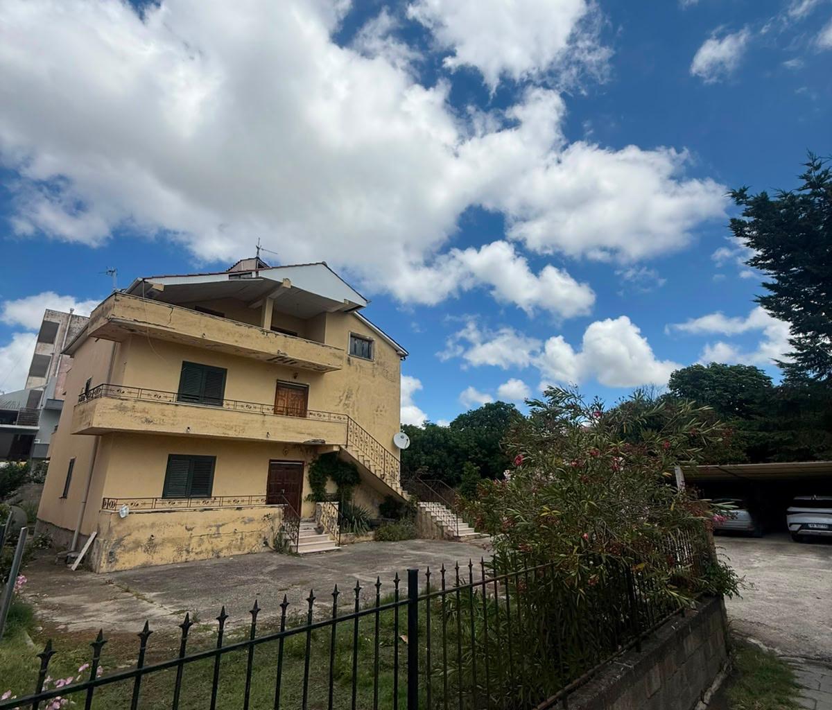 🏡 VENDITA IMMOBILE + TERRENO IN VIA UNAZA 🏡