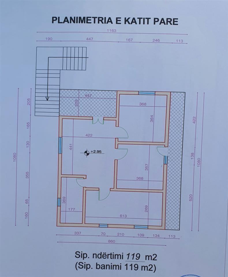 VENDESI Casa a 2 piani vicino al Mercato Industriale di Durazzo