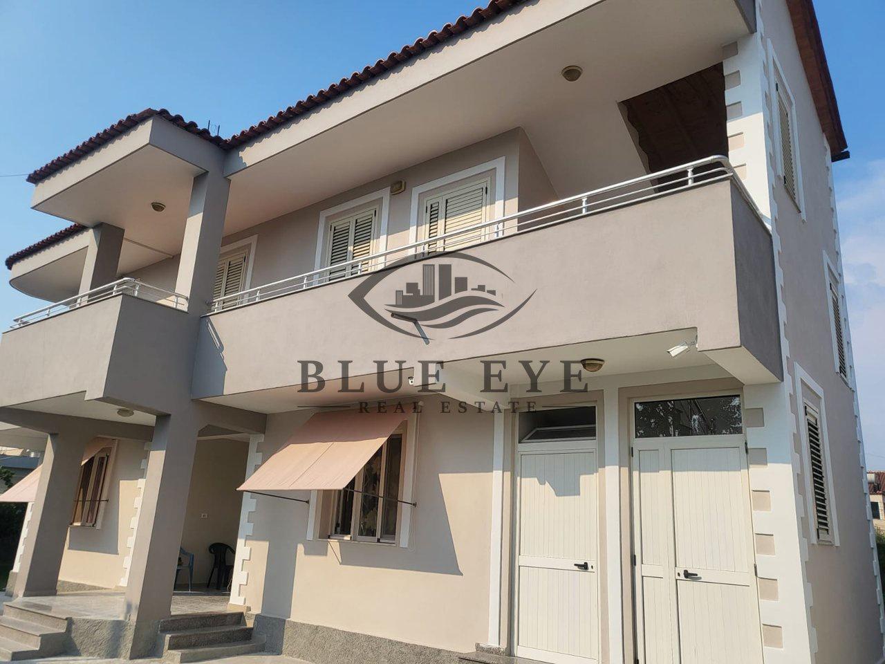 Vilë 2-Katëshe per Vendite in Spiaggia – Vicino al Complesso Kasa